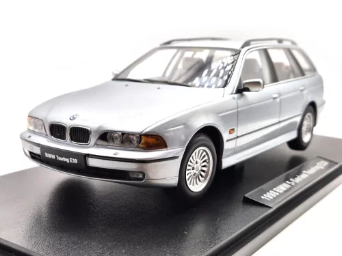 BMW E39 Touring (1998) - ezüst -  Triple9 - 1:18