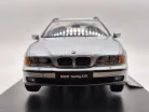 BMW E39 Touring (1998) - ezüst -  Triple9 - 1:18