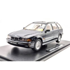 BMW E39 Touring (1998) - zöld -  Triple9 - 1:18