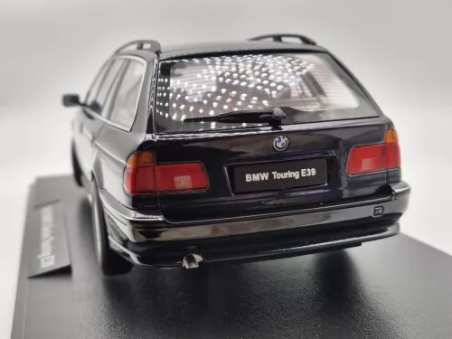 BMW E39 Touring (1998) - kék -  Triple9 - 1:18
