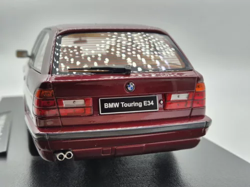 BMW E34 Touring (1996) - bordó -  Triple9 - 1:18
