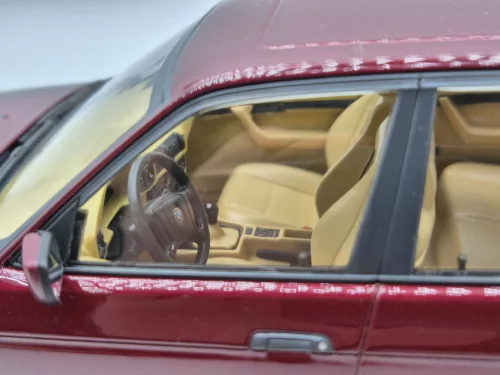 BMW E34 Touring (1996) - bordó -  Triple9 - 1:18