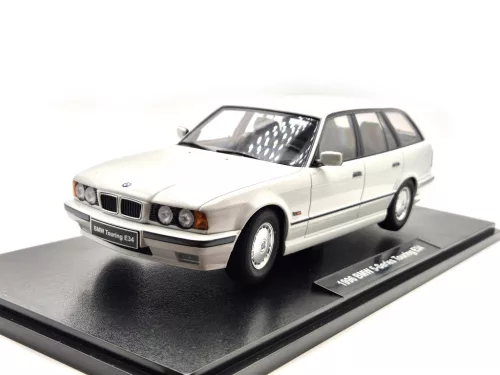 BMW E34 Touring (1996) - fehér -  Triple9 - 1:18
