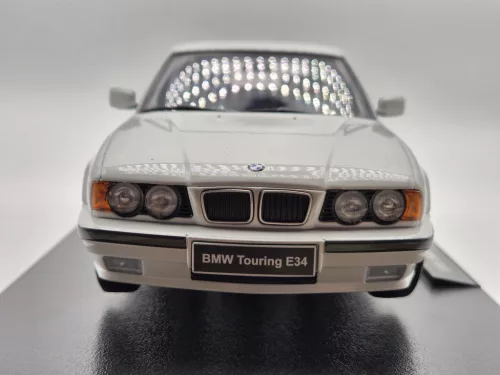 BMW E34 Touring (1996) - fehér -  Triple9 - 1:18