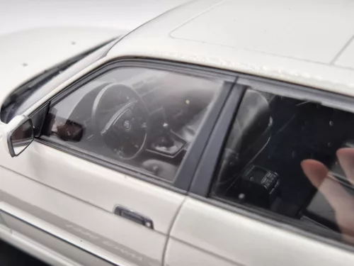 BMW E34 Touring (1996) - fehér -  Triple9 - 1:18