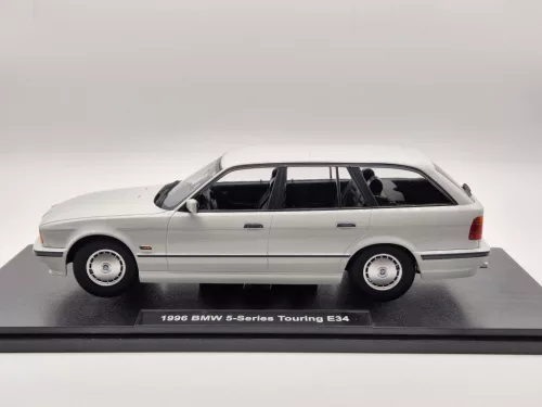 BMW E34 Touring (1996) - fehér -  Triple9 - 1:18