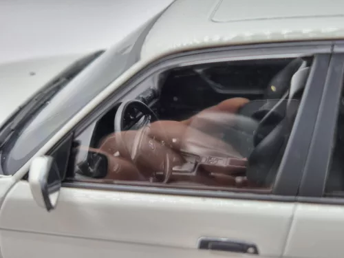 BMW E34 Touring (1996) - fehér -  Triple9 - 1:18