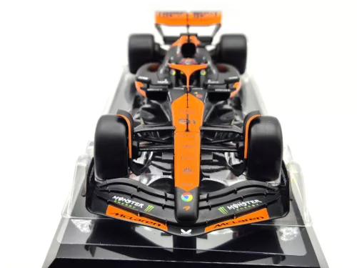 McLaren MCL38 F1 #81 (2024) - Oscar Piastri - PILÓTÁVAL -  Bburago - 1:24