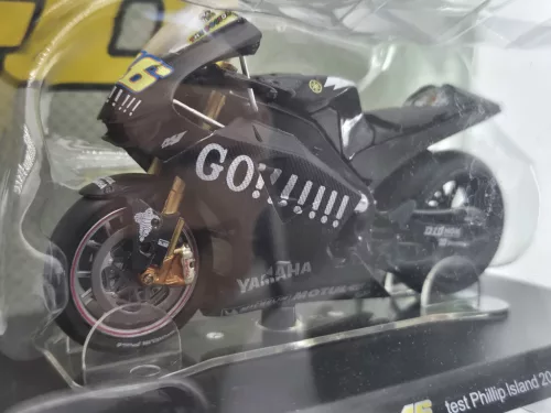 Moto GP - Yamaha YZR-M1 #46 (2004) motor - Philipp Island test - Valentino Rossi -  Edicola - 1:18