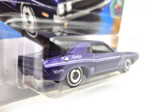 Hot Wheels '70 Dodge Hemi Challenger - HW '70s vs. '90s 10/10 - 164/250 -  Hot Wheels - 1:64