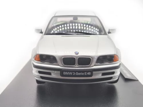 BMW E46 sedan (1999) - ezüst -  KK-Scale - 1:18