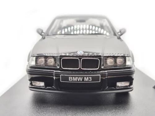 BMW E36 M3 (1994) - fekete -  Solido - 1:18