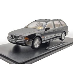 BMW E39 touring (1998) - fekete - Triple9 - 1:18