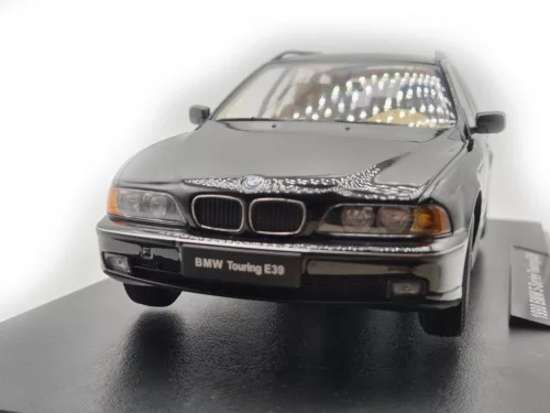 BMW E39 touring (1998) - fekete - Triple9 - 1:18