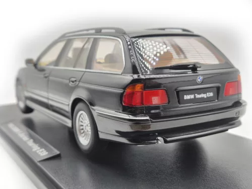 BMW E39 touring (1998) - fekete - Triple9 - 1:18