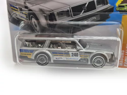 Hot Wheels  Volvo 240 Drift Wagon - Wagons  3/5 - 227/250 -  Hot Wheels - 1:64