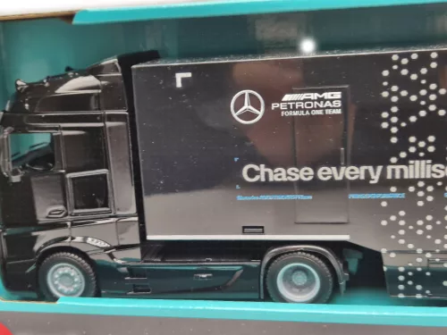 Mercedes kamion szett - Mercedes Benz Actros 2 Gigaspace - Mercedes GP W14 F1 #63 - George Russel versenyautó -  Bburago - 1:43