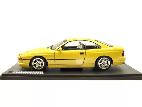 BMW E31 850 CSi (1990) - sárga -  Solido - 1:18
