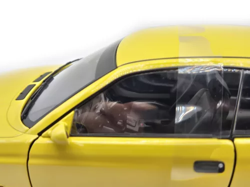 BMW E31 850 CSi (1990) - sárga -  Solido - 1:18