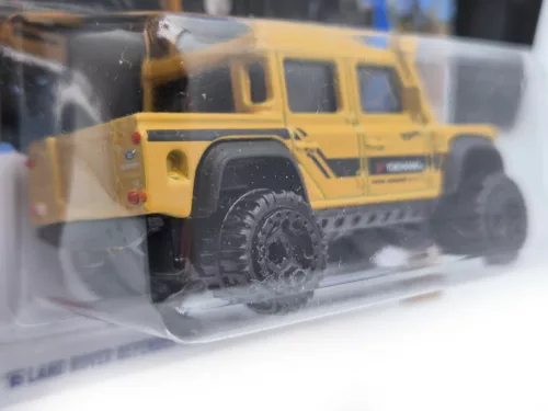 Hot Wheels '15 Land Rover Defender Double Cab - Dirt 10/10 - 179/250 -  Hot Wheels - 1:64