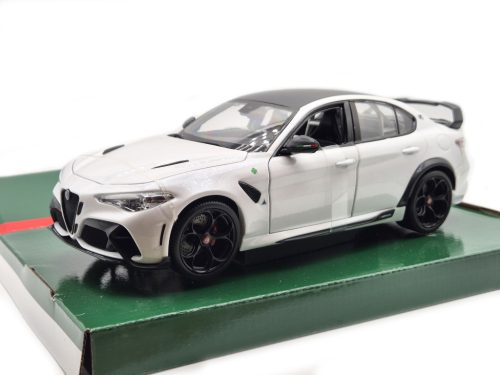 Alfa Romeo Giulia GTAm (2020) - trophy white / fehér -  Bburago - 1:18