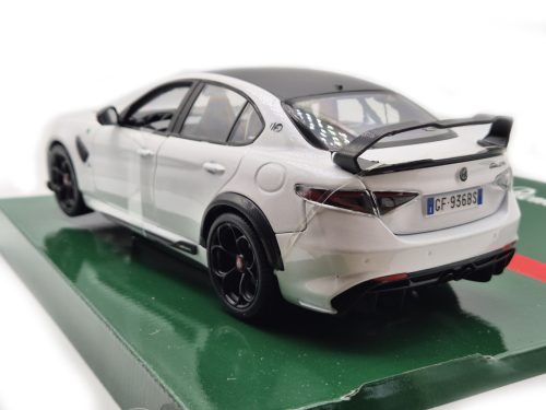 Alfa Romeo Giulia GTAm (2020) - trophy white / fehér -  Bburago - 1:18