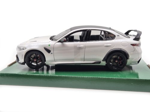 Alfa Romeo Giulia GTAm (2020) - trophy white / fehér -  Bburago - 1:18