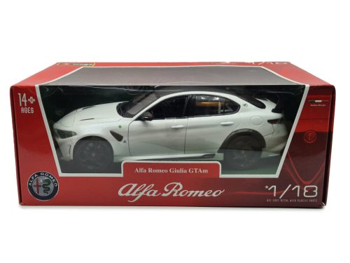 Alfa Romeo Giulia GTAm (2020) - trophy white / fehér -  Bburago - 1:18