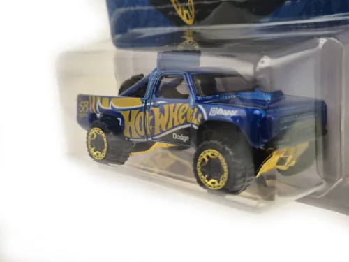 Hot Wheels Pearl & Chrome (2025) - '87 Dodge D100 -  Hot Wheels - 1:64