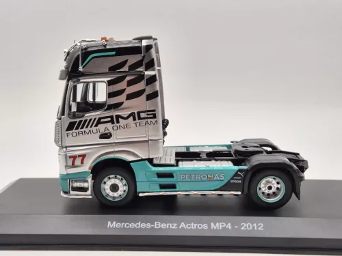 Mercedes Benz Actros MP4 AMG Petronas F1 kamion -  Edicola - 1:43