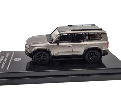 Toyota Land Cruiser 250 LHD (2024) -  Paragon Models - 1:64