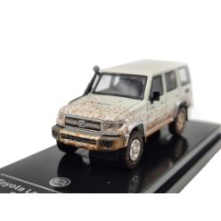   Toyota Land Cruiser 76 Off Road LHD (2017) -  Paragon Models - 1:64