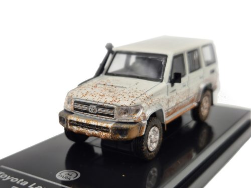 Toyota Land Cruiser 76 Off Road LHD (2017) -  Paragon Models - 1:64
