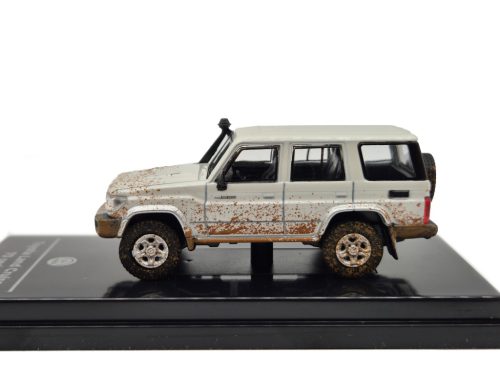 Toyota Land Cruiser 76 Off Road LHD (2017) -  Paragon Models - 1:64