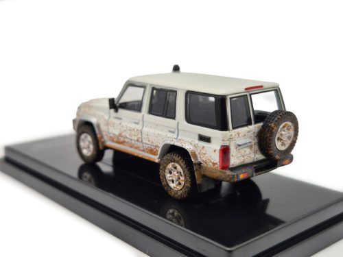 Toyota Land Cruiser 76 Off Road LHD (2017) -  Paragon Models - 1:64