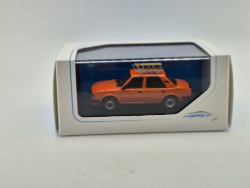 Skoda 120L (1984) - tetőcsomagtartóval és szánkóval - narancs - Abrex - 1:43