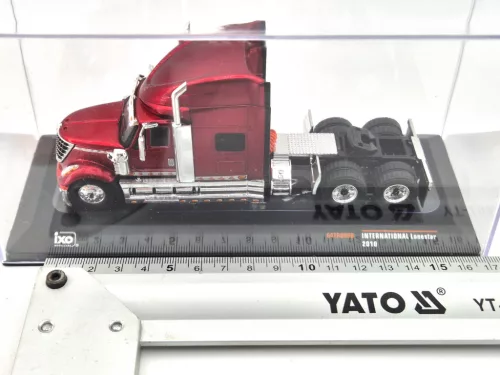 International Lonestar Tractor (2010) - kamion - Ixo - 1:64 - kis hibával