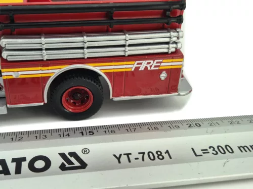 Seagrave tűzoltóautó - New York USA (2003) -  Edicola - 1:43
